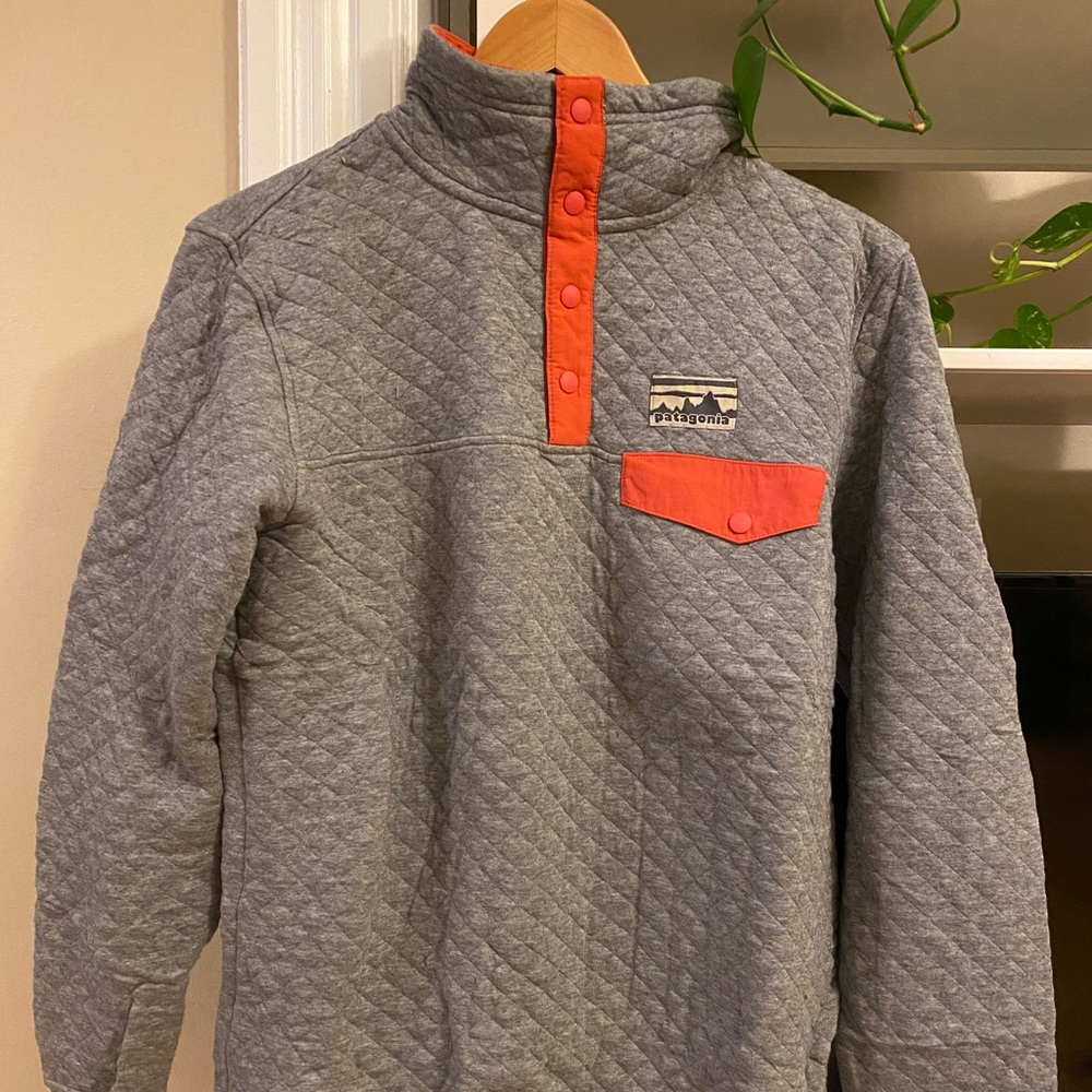 Patagonia cotton quilted snap t size medium grey